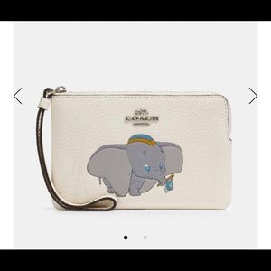 Coach dumbo wristlet
